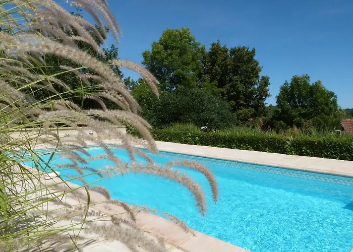 Дом отдыха Avec Piscine Proche De St Cirq Lapopie Berganty