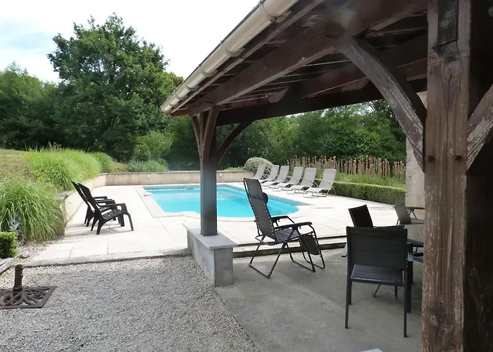 Дом отдыха Avec Piscine Proche De St Cirq Lapopie Berganty