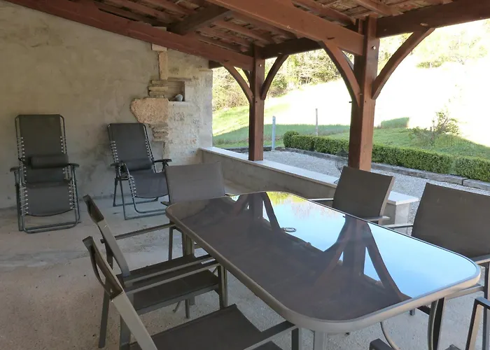 Дом отдыха Avec Piscine Proche De St Cirq Lapopie Berganty